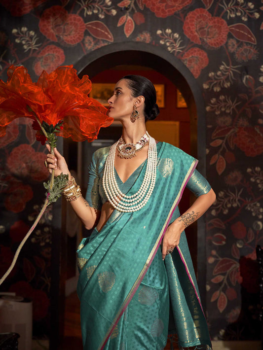 Handloom Weaving Silk Saree - Peacock Green